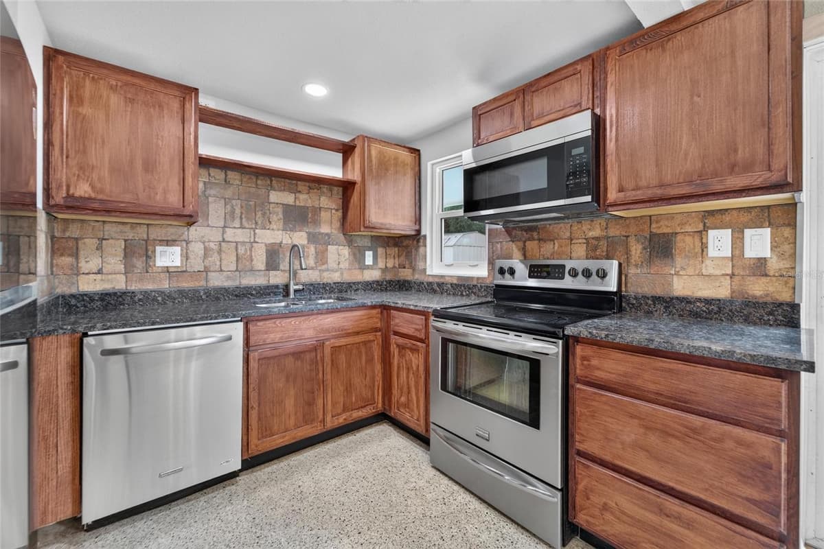 506 SHAMROCK ROAD — photo 13 of 51