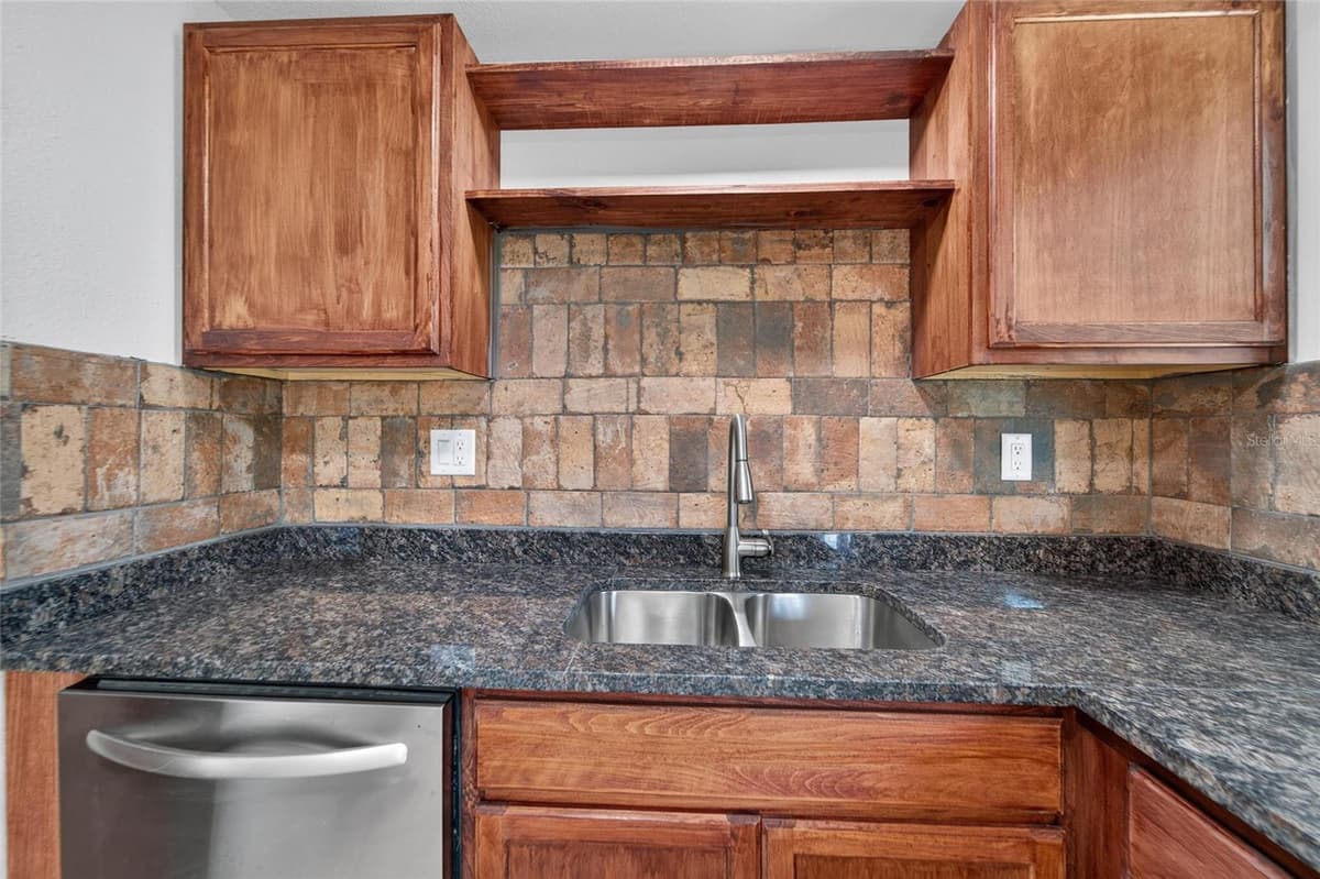 506 SHAMROCK ROAD — photo 15 of 51