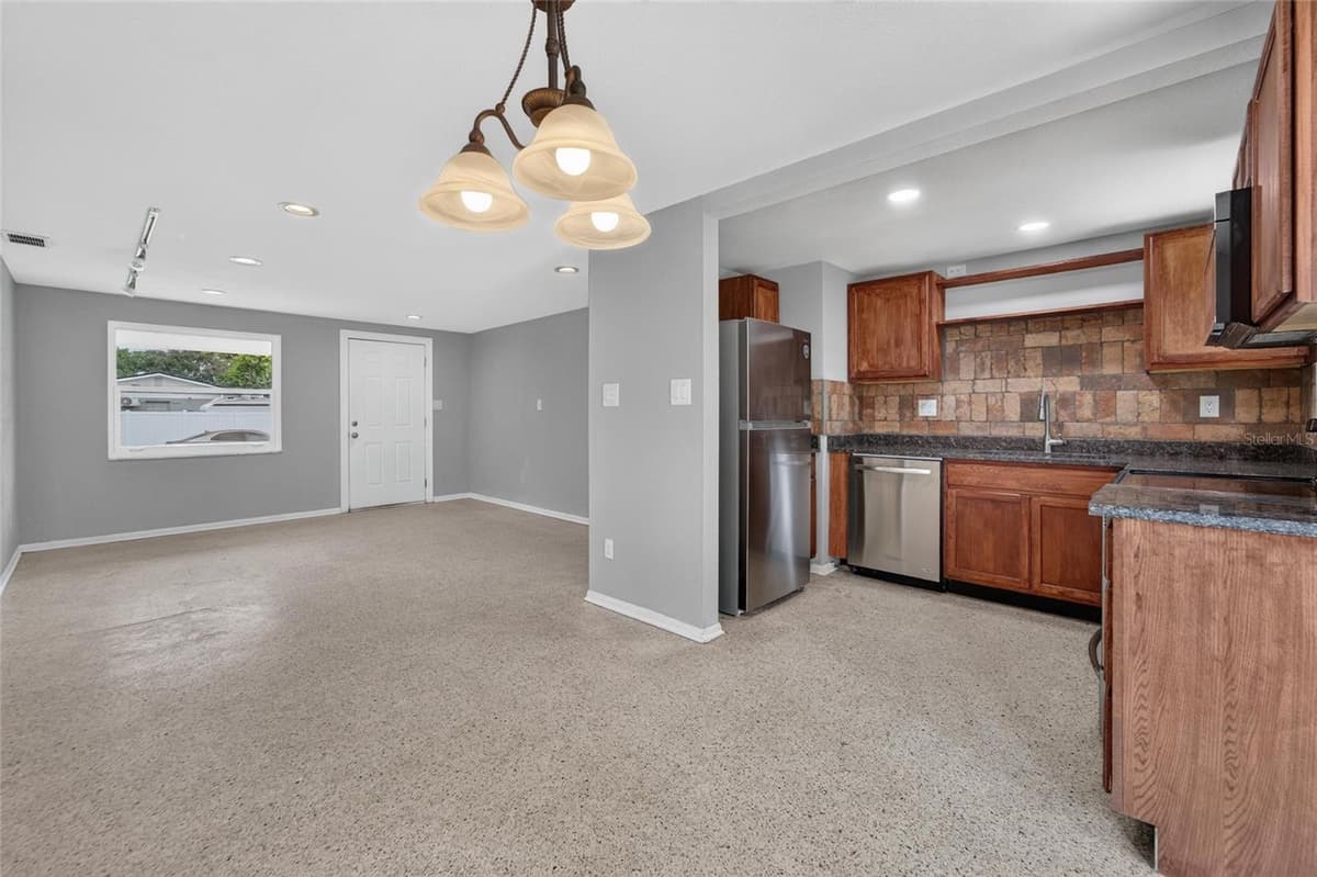 506 SHAMROCK ROAD — photo 11 of 51