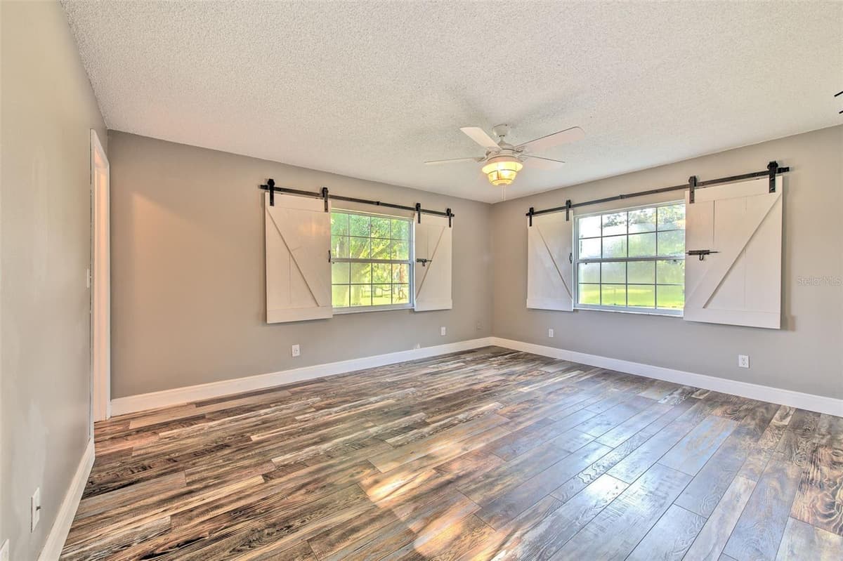 16520 SPRING VALLEY ROAD — photo 9 of 38