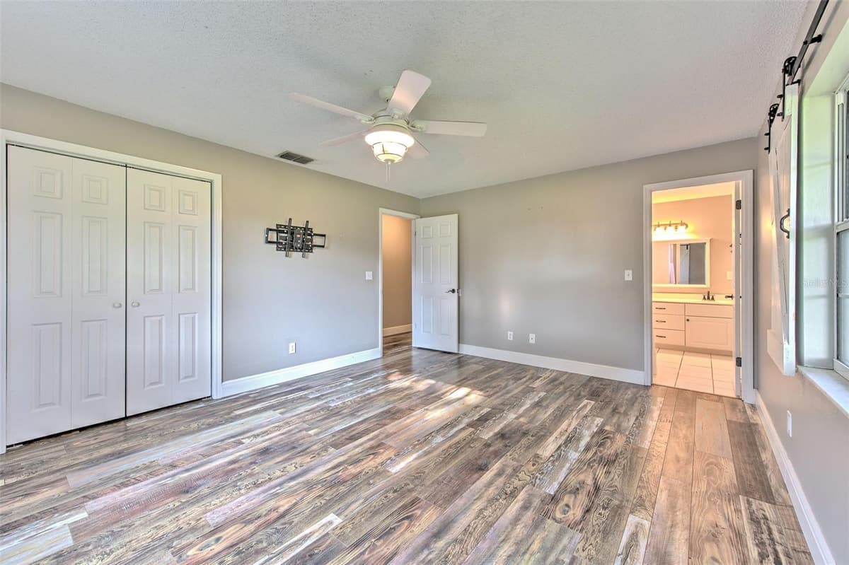 16520 SPRING VALLEY ROAD — photo 11 of 38