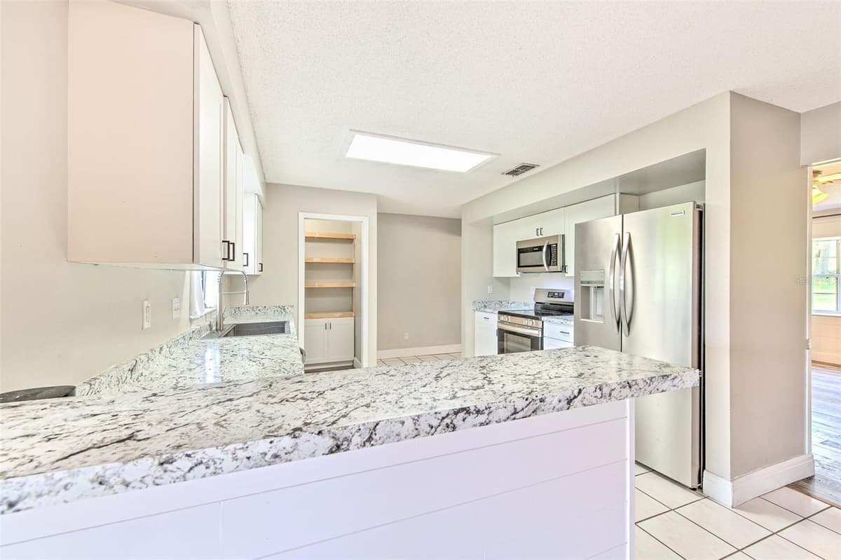 16520 SPRING VALLEY ROAD — photo 16 of 38