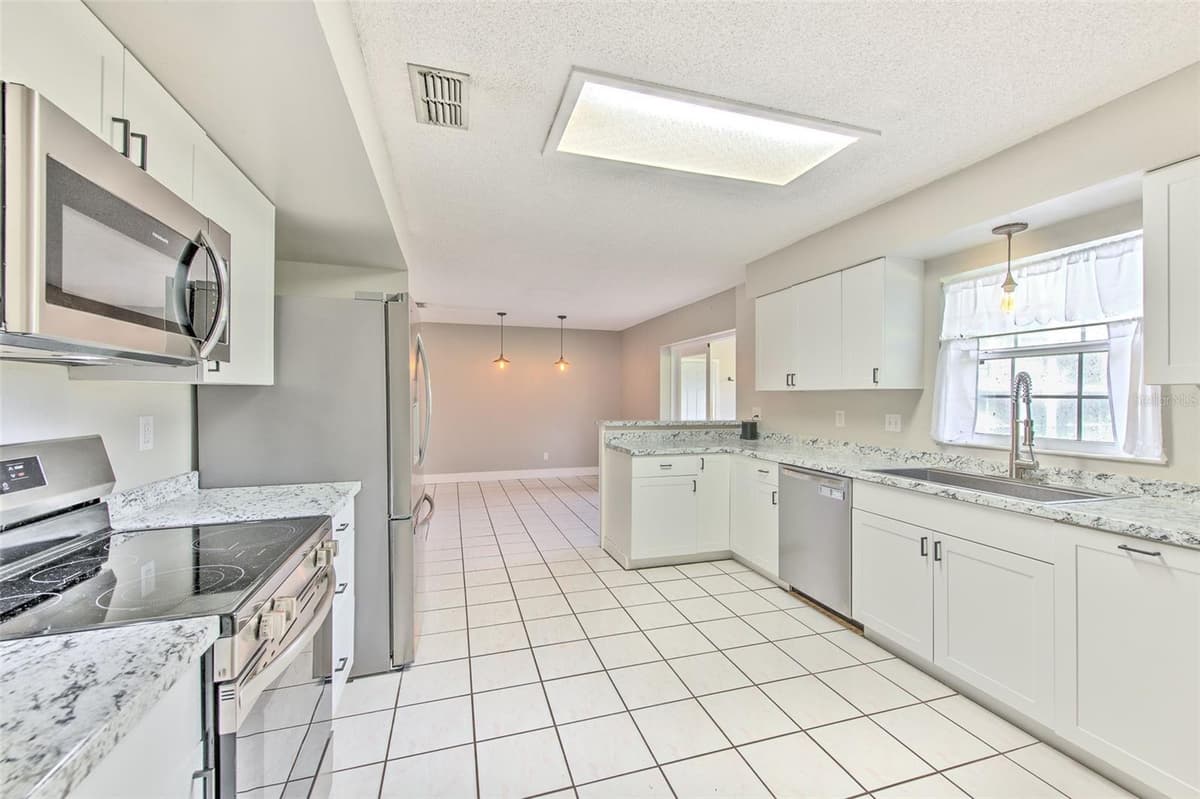 16520 SPRING VALLEY ROAD — photo 14 of 38