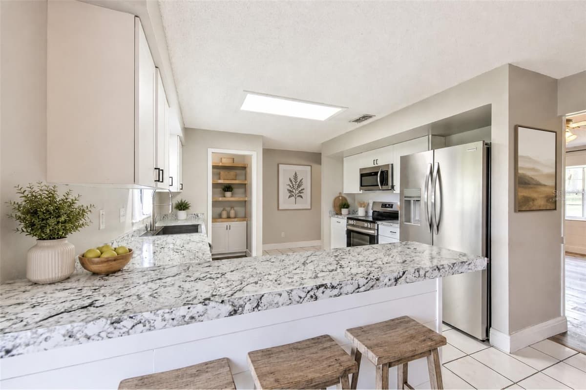16520 SPRING VALLEY ROAD — photo 15 of 38