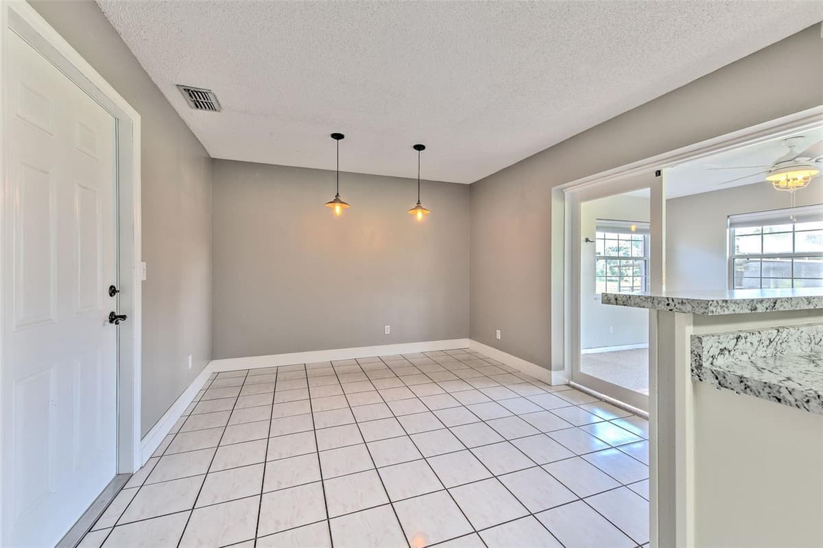 16520 SPRING VALLEY ROAD — photo 18 of 38