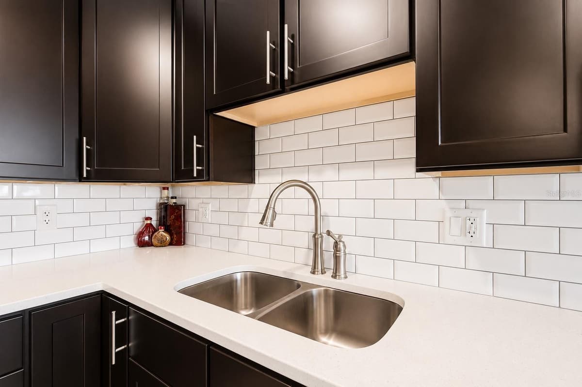 51 ISLAND WAY — photo 8 of 48
