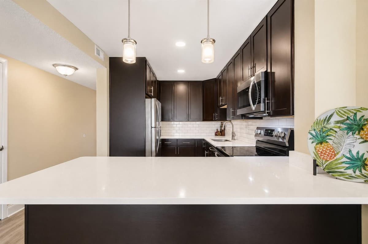 51 ISLAND WAY — photo 7 of 48