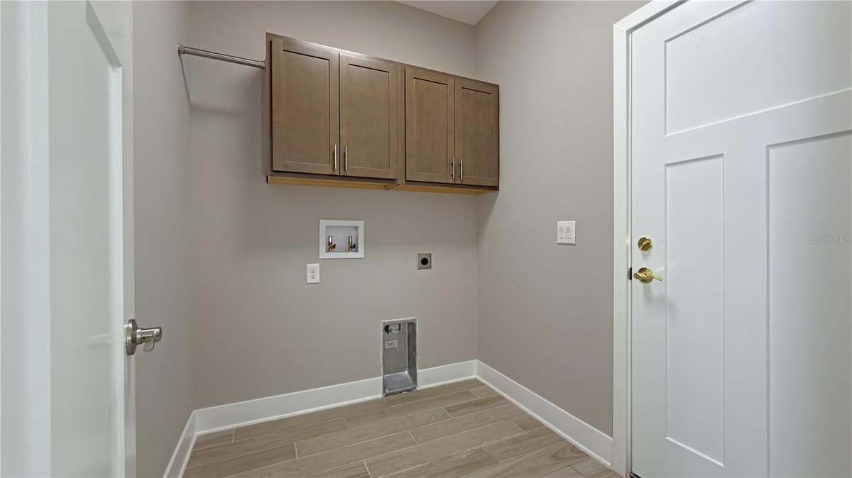 1433 LAMBERT STREET — photo 14 of 44