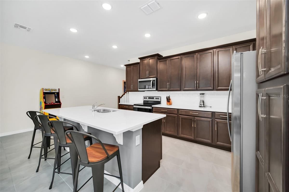 1672 TROPICAL PALMS CIRCLE — photo 9 of 46