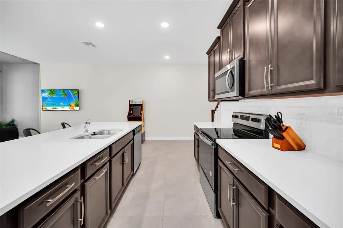 1672 TROPICAL PALMS CIRCLE — photo 10 of 46