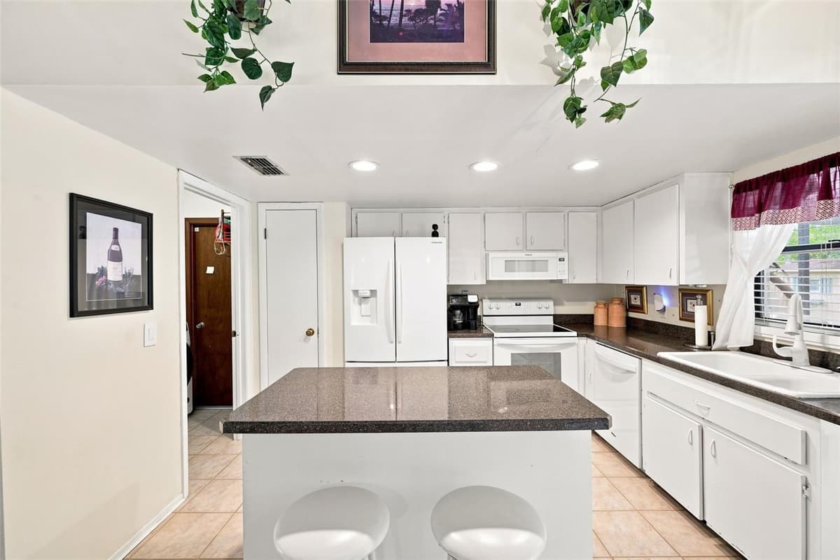 400 FAIRBANKS ROAD — photo 11 of 35