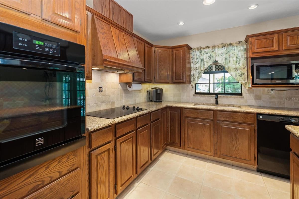 806 SPARROW AVENUE — photo 12 of 46