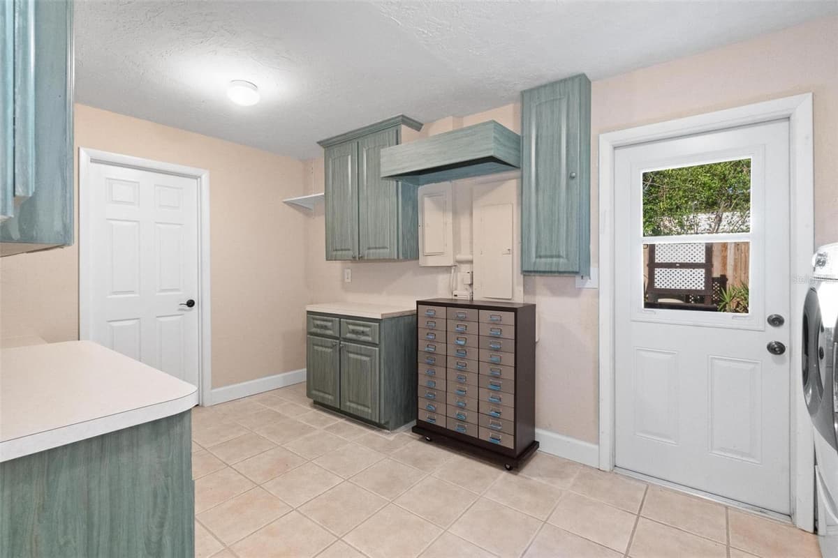 806 SPARROW AVENUE — photo 19 of 46