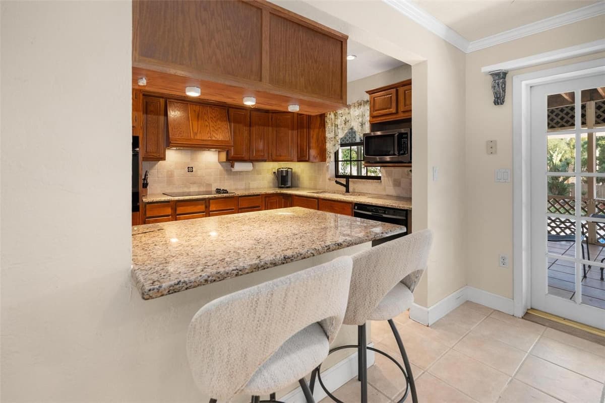 806 SPARROW AVENUE — photo 9 of 46