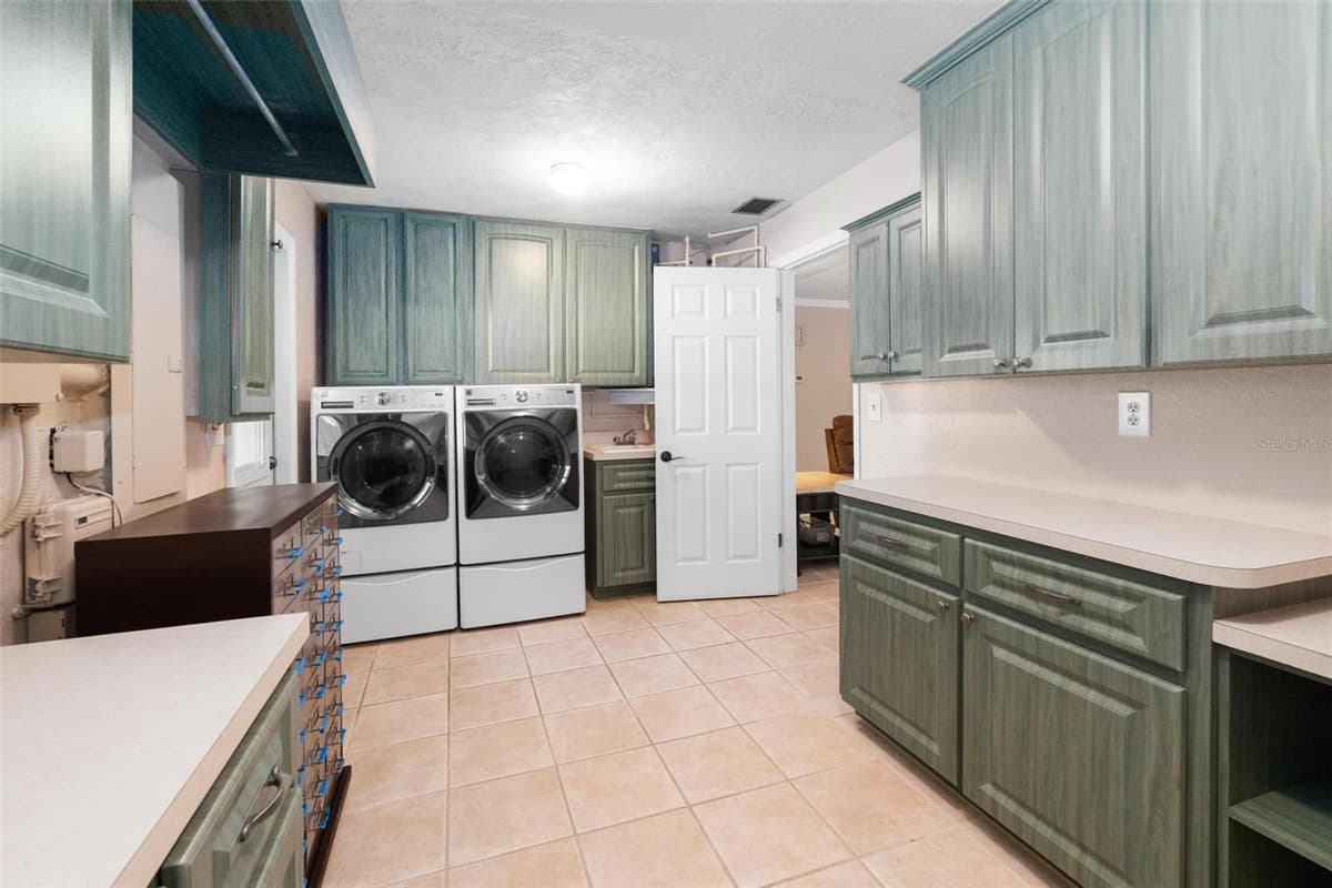 806 SPARROW AVENUE — photo 18 of 46