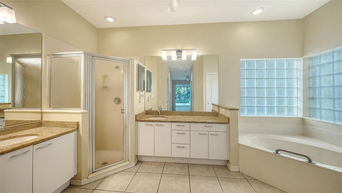 2929 SANDRINGHAM PLACE — photo 12 of 41