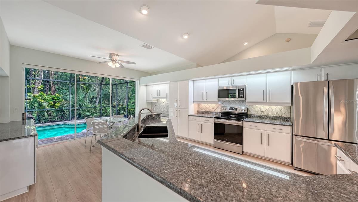2929 SANDRINGHAM PLACE — photo 4 of 41