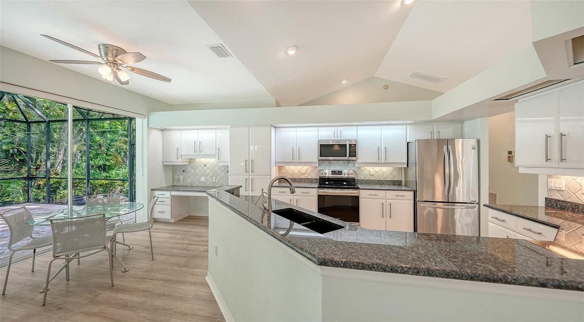 2929 SANDRINGHAM PLACE — photo 8 of 41