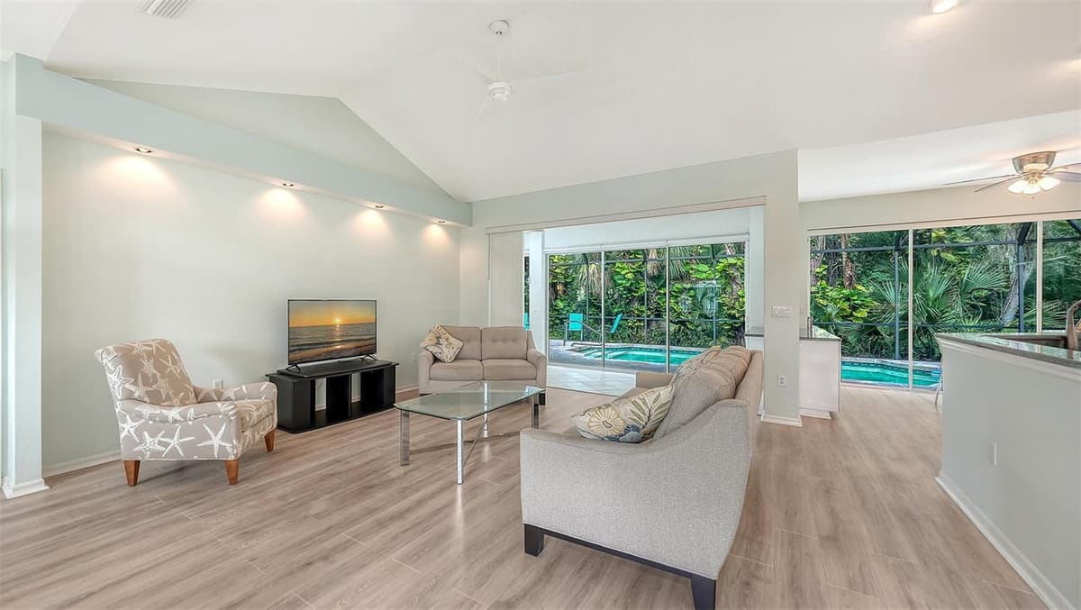 2929 SANDRINGHAM PLACE — photo 3 of 41