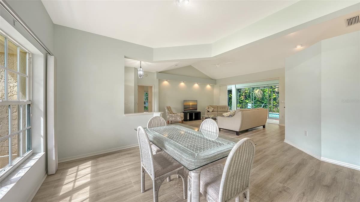 2929 SANDRINGHAM PLACE — photo 18 of 41