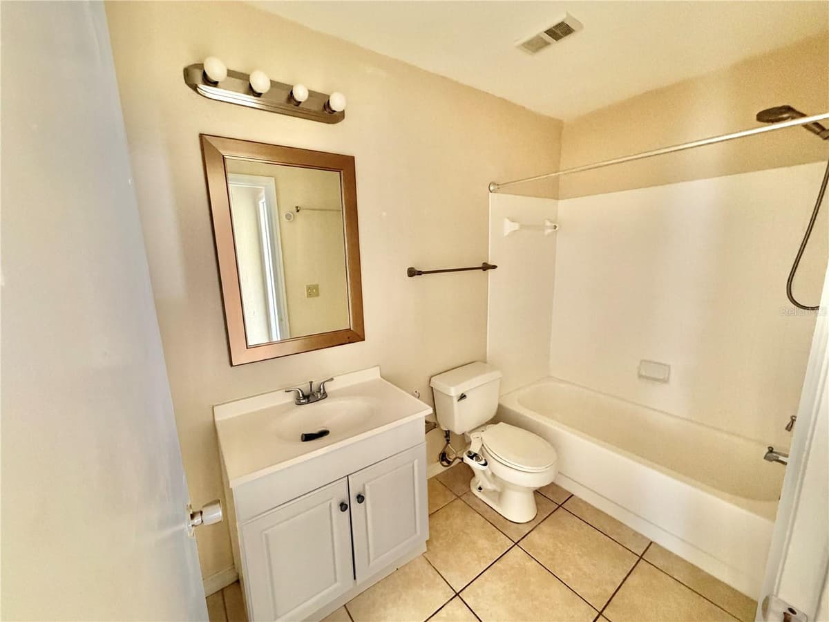 2550 ALAFAYA TRAIL — photo 8 of 16