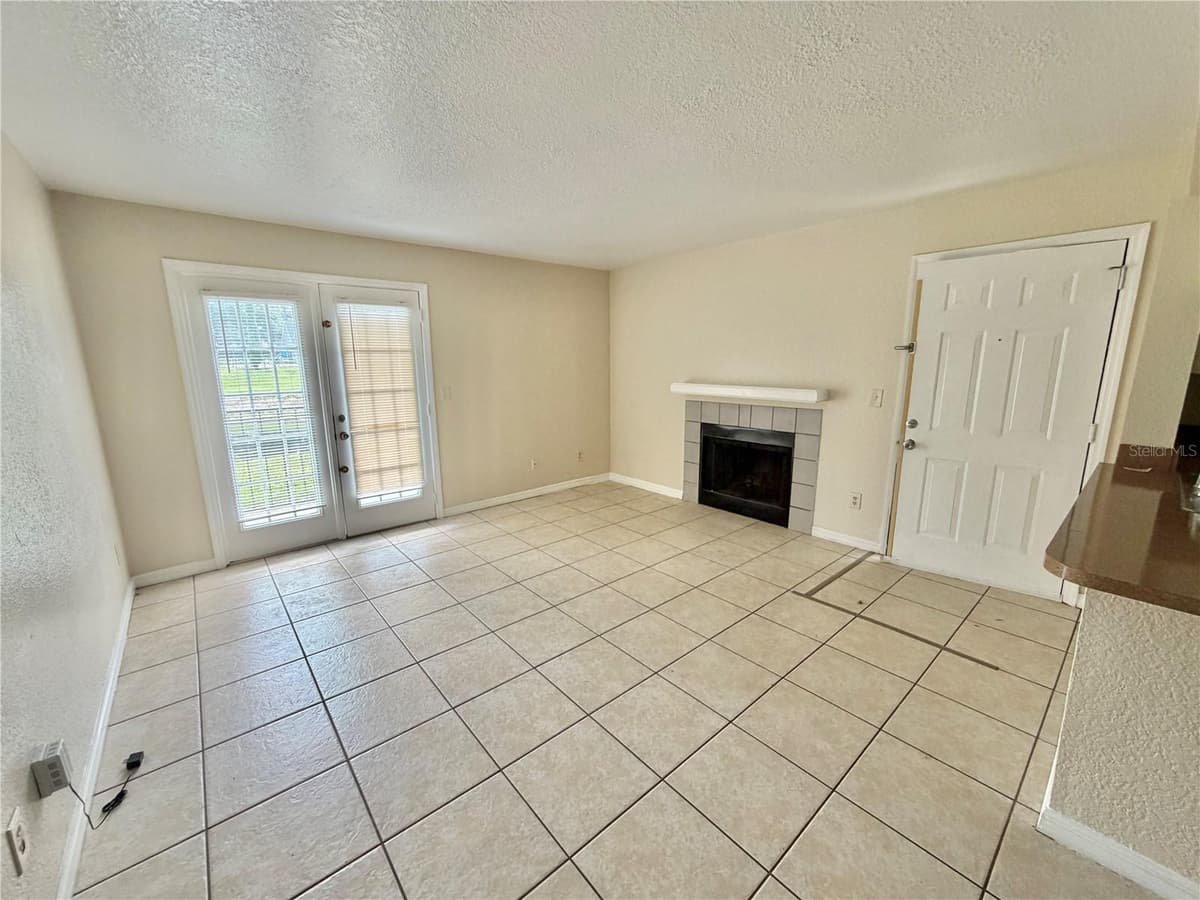 2550 ALAFAYA TRAIL — photo 2 of 16