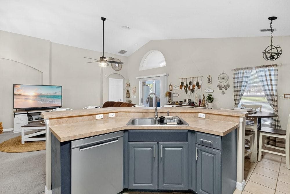4806 CUMBRIAN LAKES DRIVE — photo 8 of 37