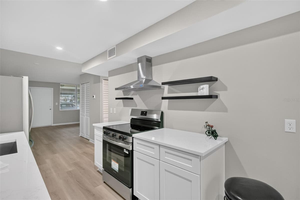 4885 1ST STREET — photo 9 of 22
