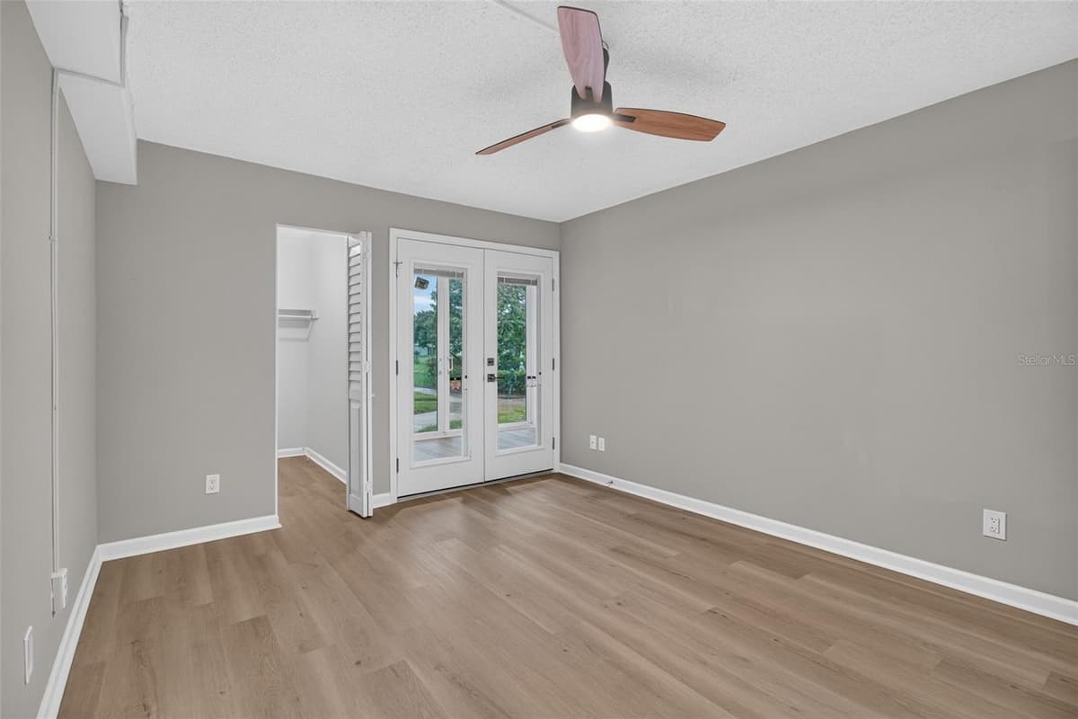 4885 1ST STREET — photo 13 of 22