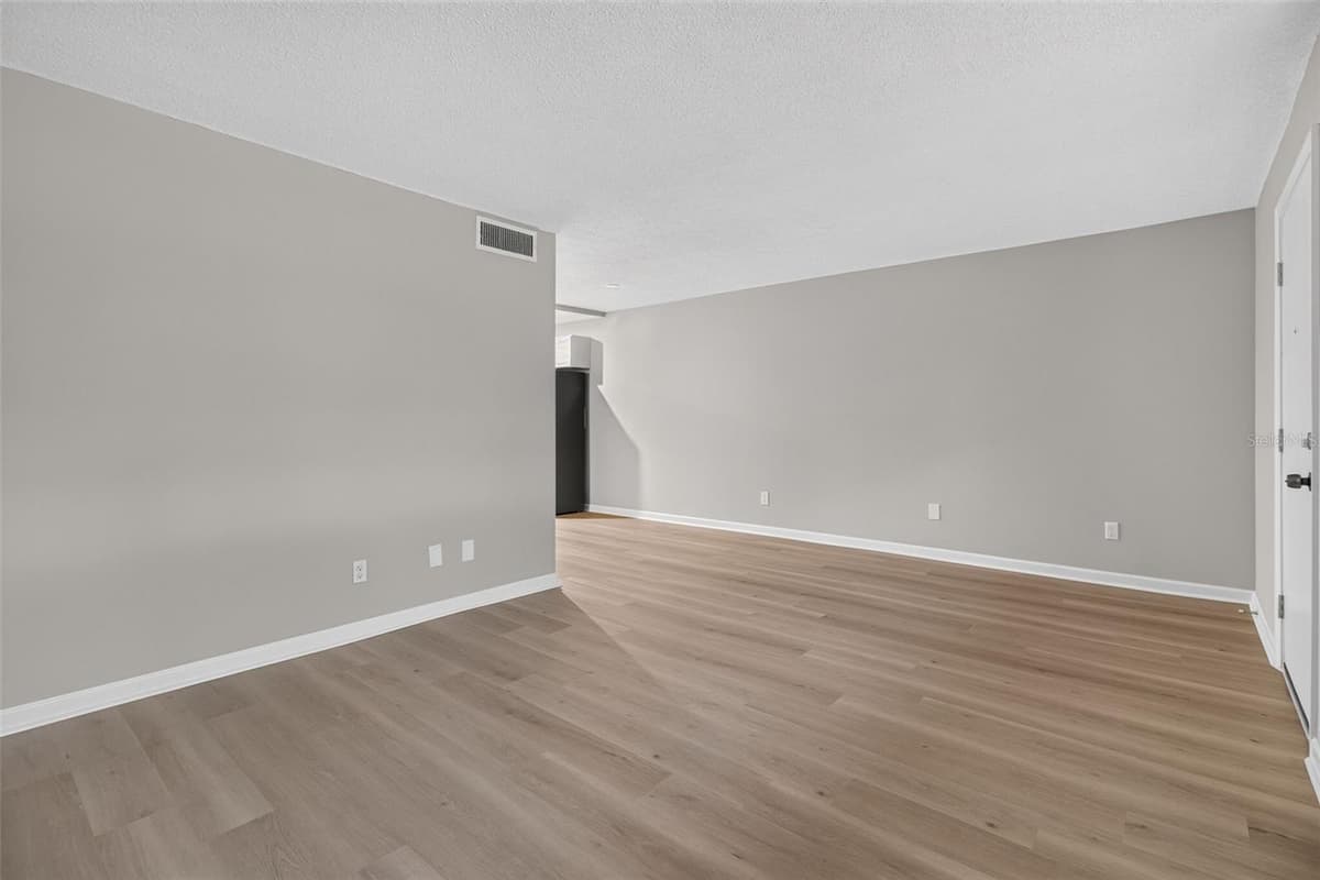 4885 1ST STREET — photo 5 of 22