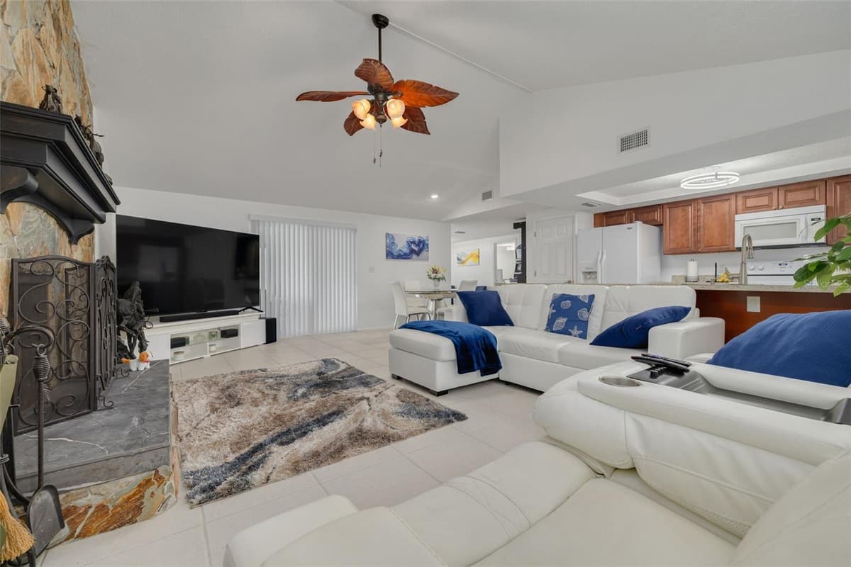 7312 VIENNA LANE — photo 14 of 39
