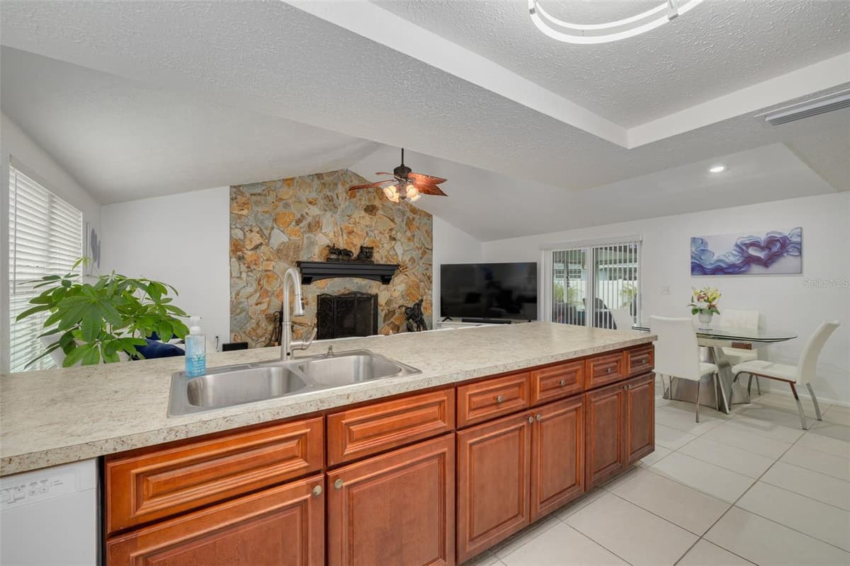 7312 VIENNA LANE — photo 17 of 39