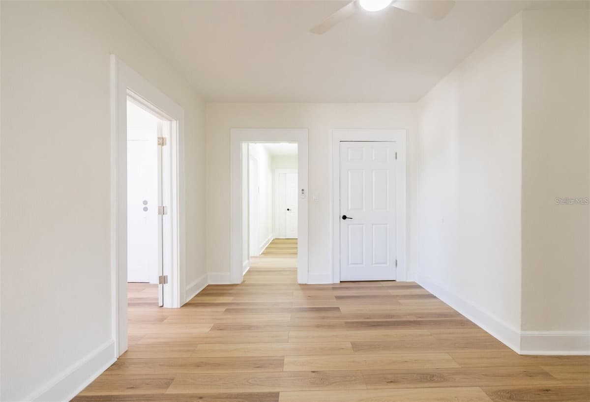 218 PINELLAS AVENUE — photo 7 of 25