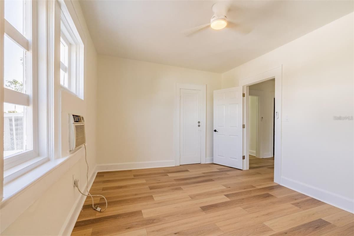 218 PINELLAS AVENUE — photo 10 of 25