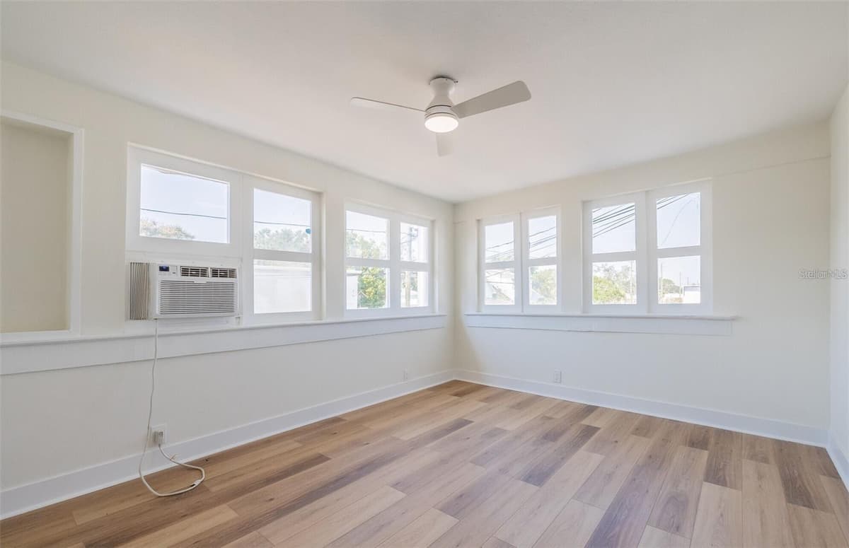 218 PINELLAS AVENUE — photo 8 of 25