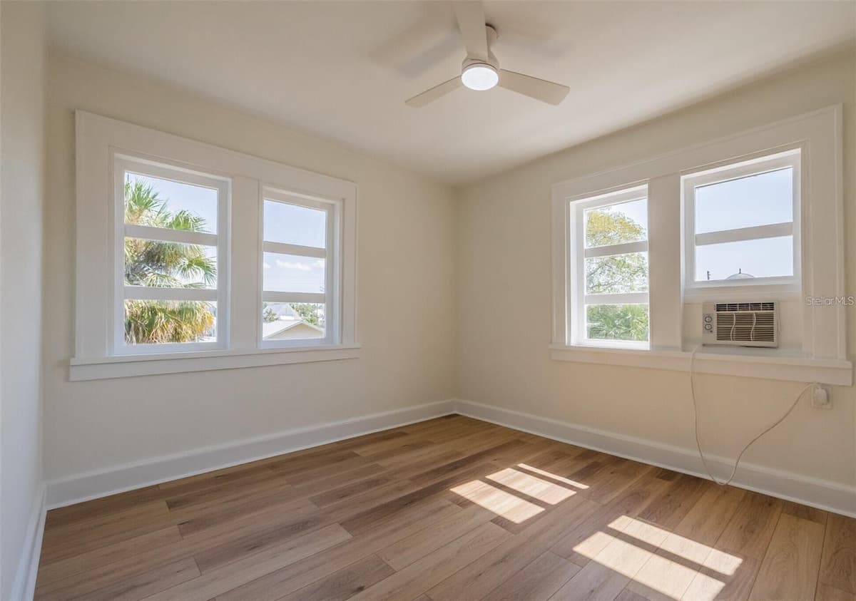 218 PINELLAS AVENUE — photo 19 of 25