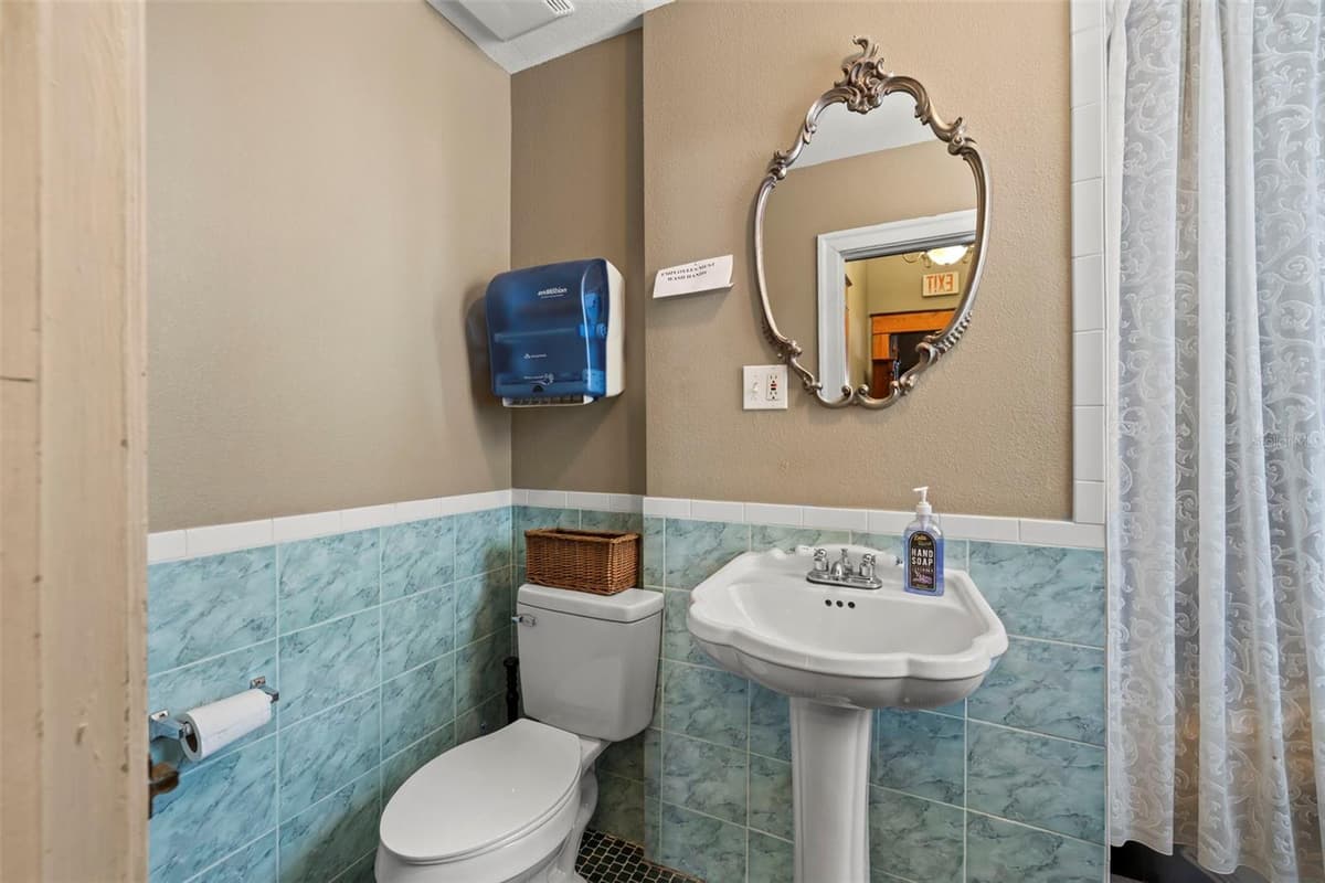 5135 FLORIDA AVENUE — photo 10 of 47