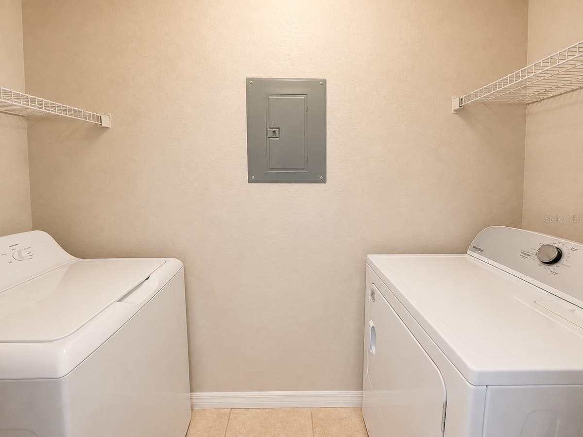 2550 ALAFAYA TRAIL — photo 9 of 19