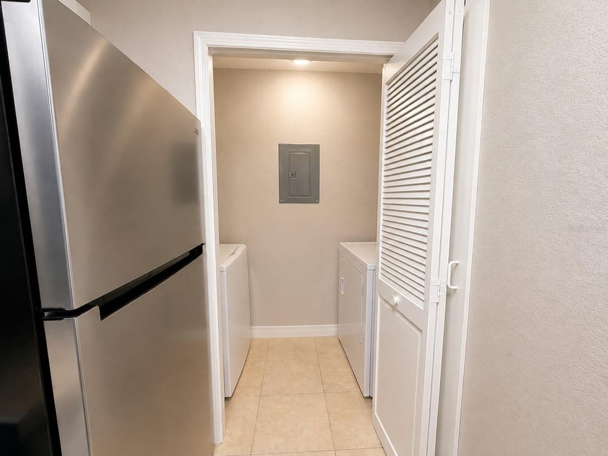 2550 ALAFAYA TRAIL — photo 8 of 19