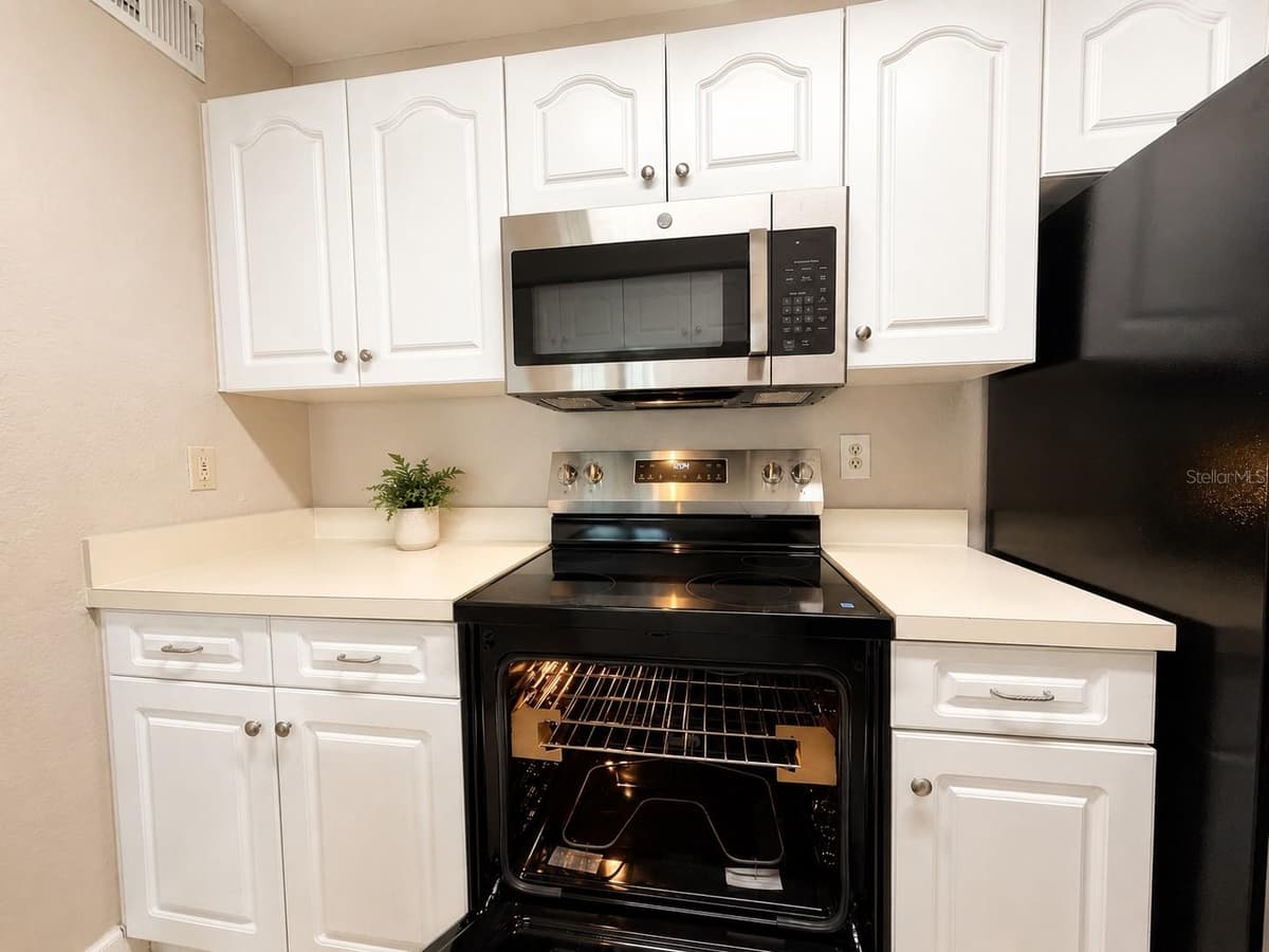 2550 ALAFAYA TRAIL — photo 7 of 19