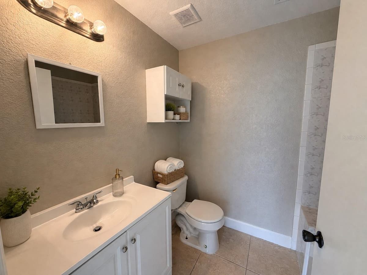 2550 ALAFAYA TRAIL — photo 13 of 19