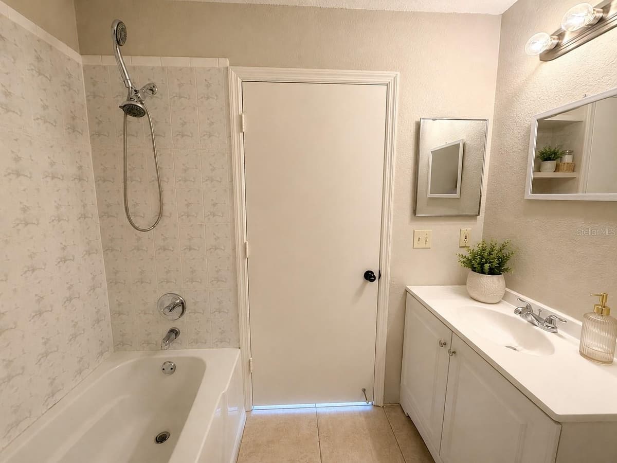 2550 ALAFAYA TRAIL — photo 12 of 19