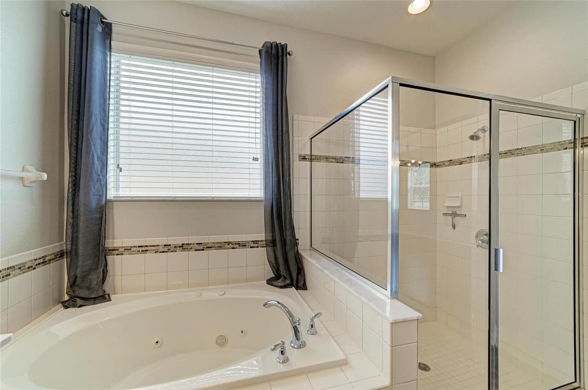 8920 39TH STREET CIRCLE — photo 16 of 35