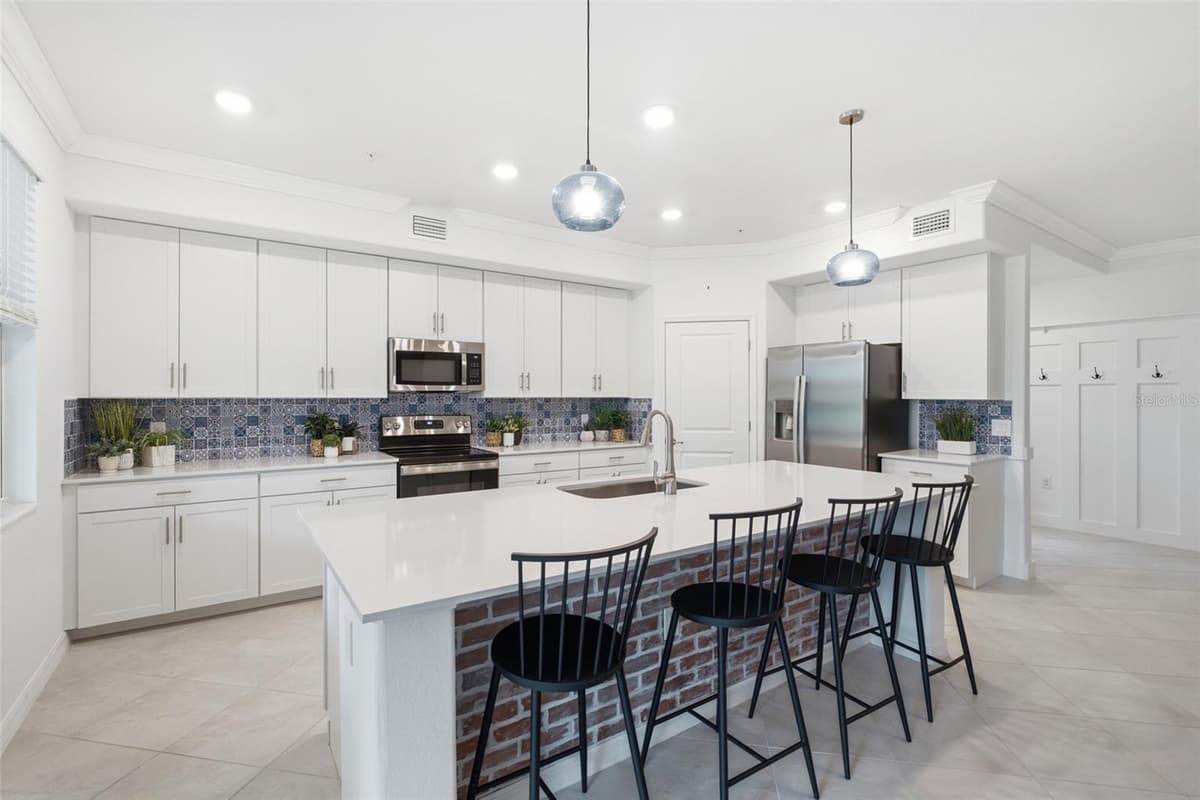 14680 SYCAMORE COURT — photo 6 of 65