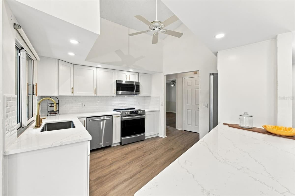 13513 WOODSIDE DRIVE — photo 3 of 23