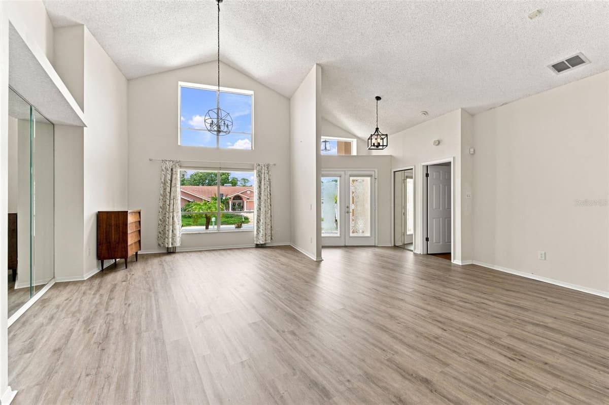 13513 WOODSIDE DRIVE — photo 5 of 23