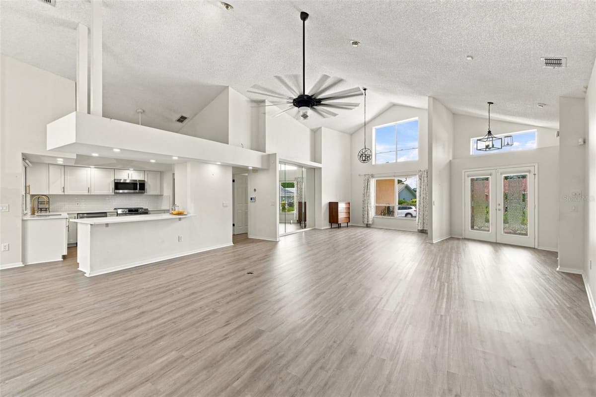 13513 WOODSIDE DRIVE — photo 4 of 23