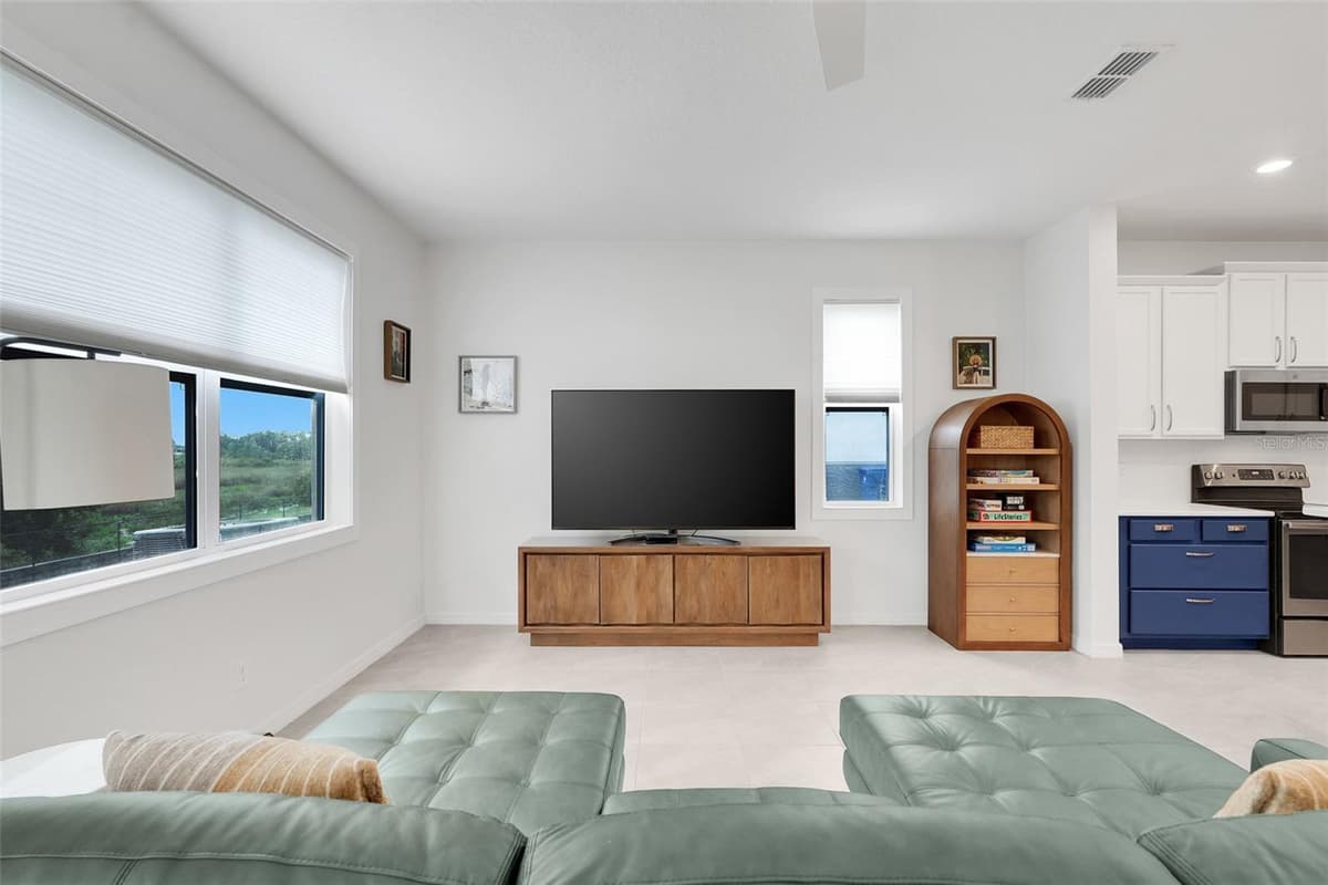 645 BLACK EAGLE DRIVE — photo 17 of 37