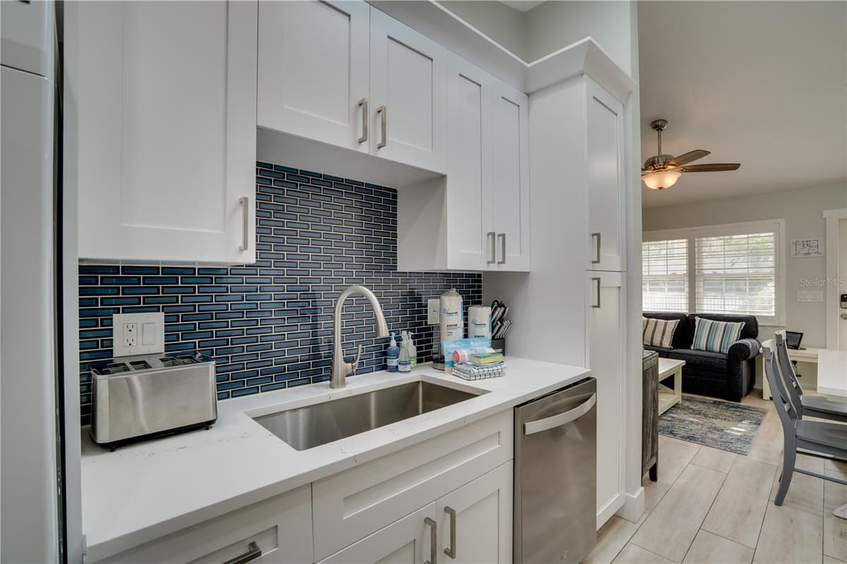 76 SHORE DRIVE — photo 11 of 43