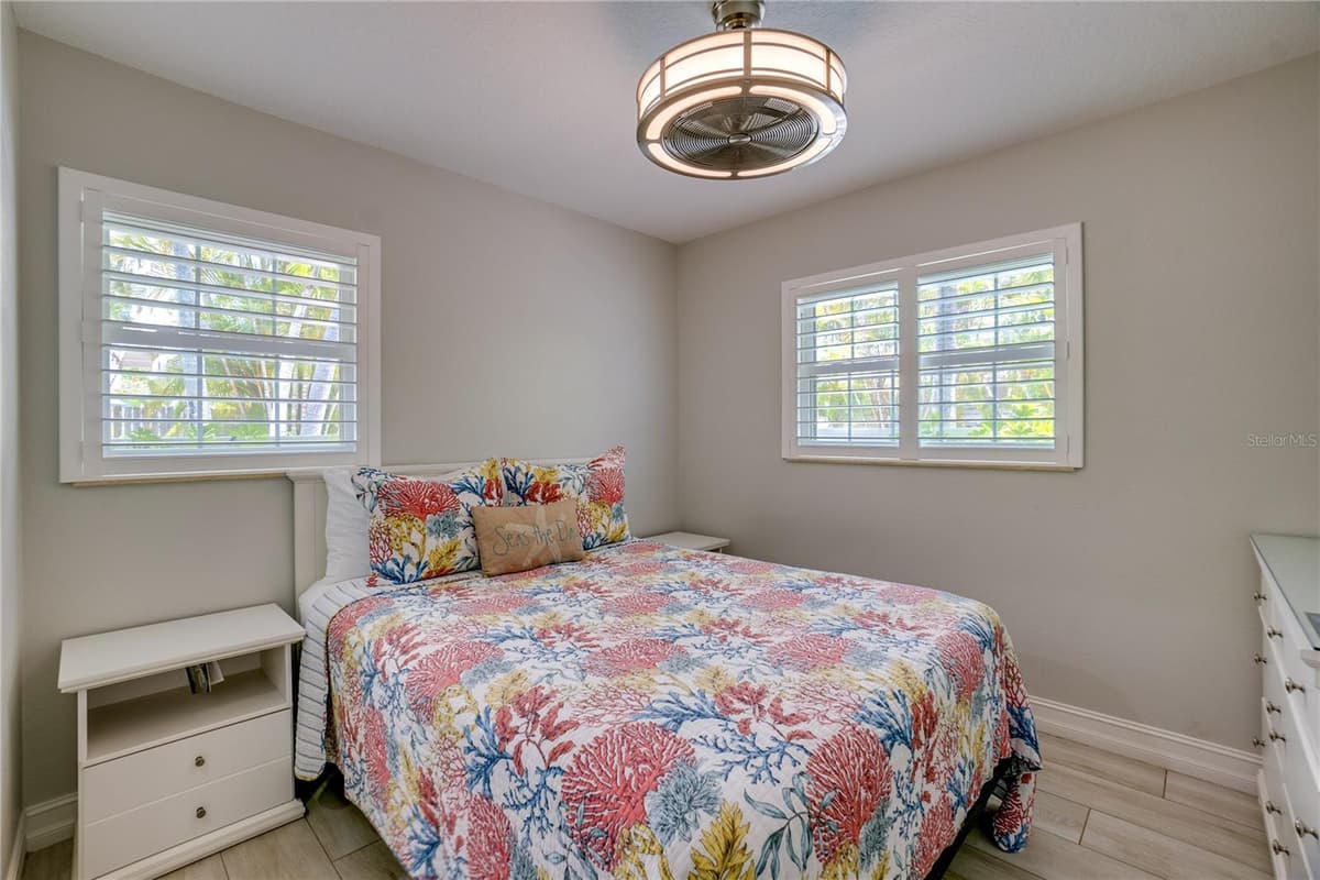 76 SHORE DRIVE — photo 16 of 43